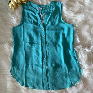 Rose & Olive sleeve less button down tank top